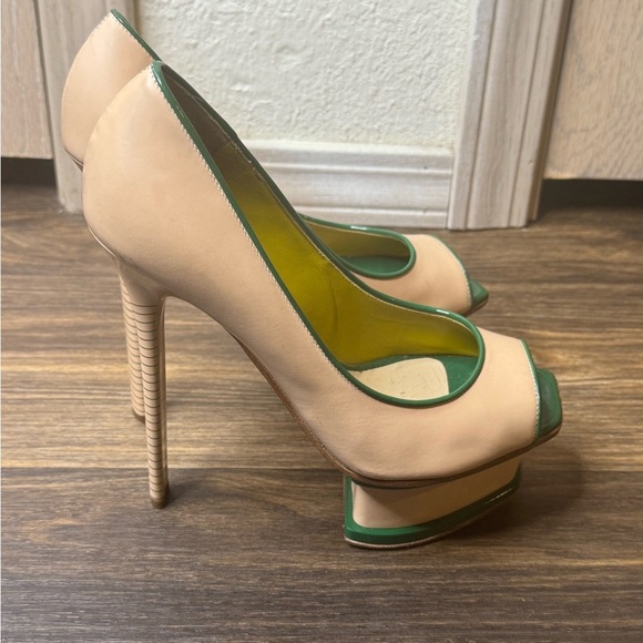 3/$30 Pollini Women's Green and Tan Peep Toe Heels - Picture 6 of 13